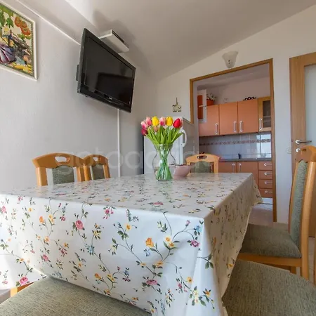 Near The Ruzze شقة